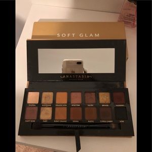 Anastasia soft glam palette
